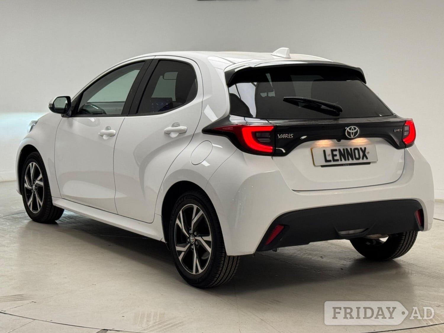 Toyota Yaris 2024 - Cars in Brent
