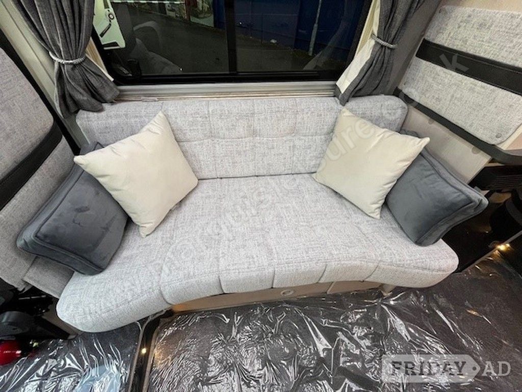 [2 berth ]Auto-Sleepers Kingham