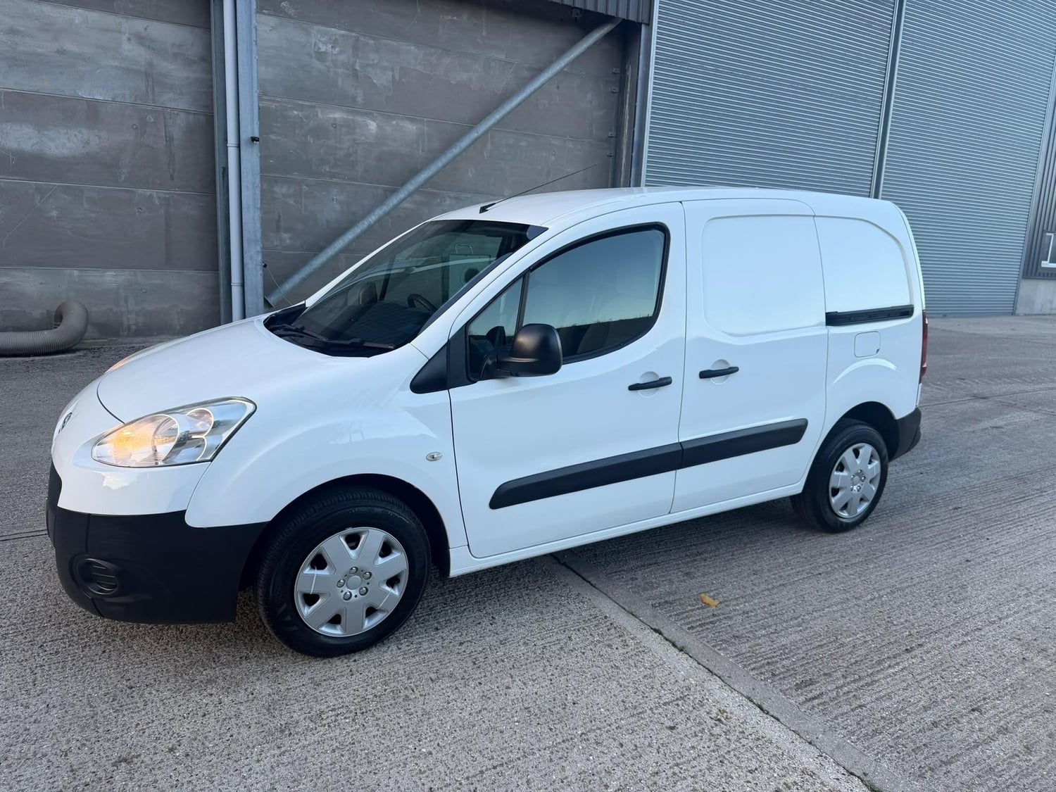Peugeot Partner 2015 - Vans & Commercial Vehicles