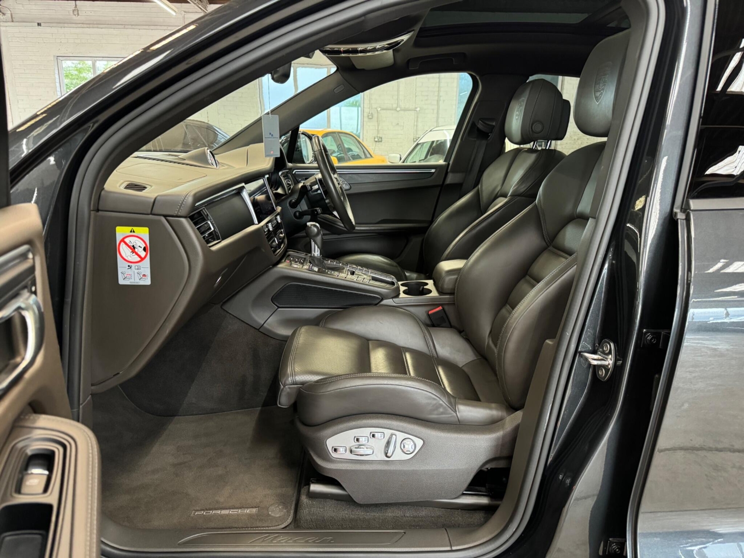 Porsche Macan 2018 - Cars in Warwick