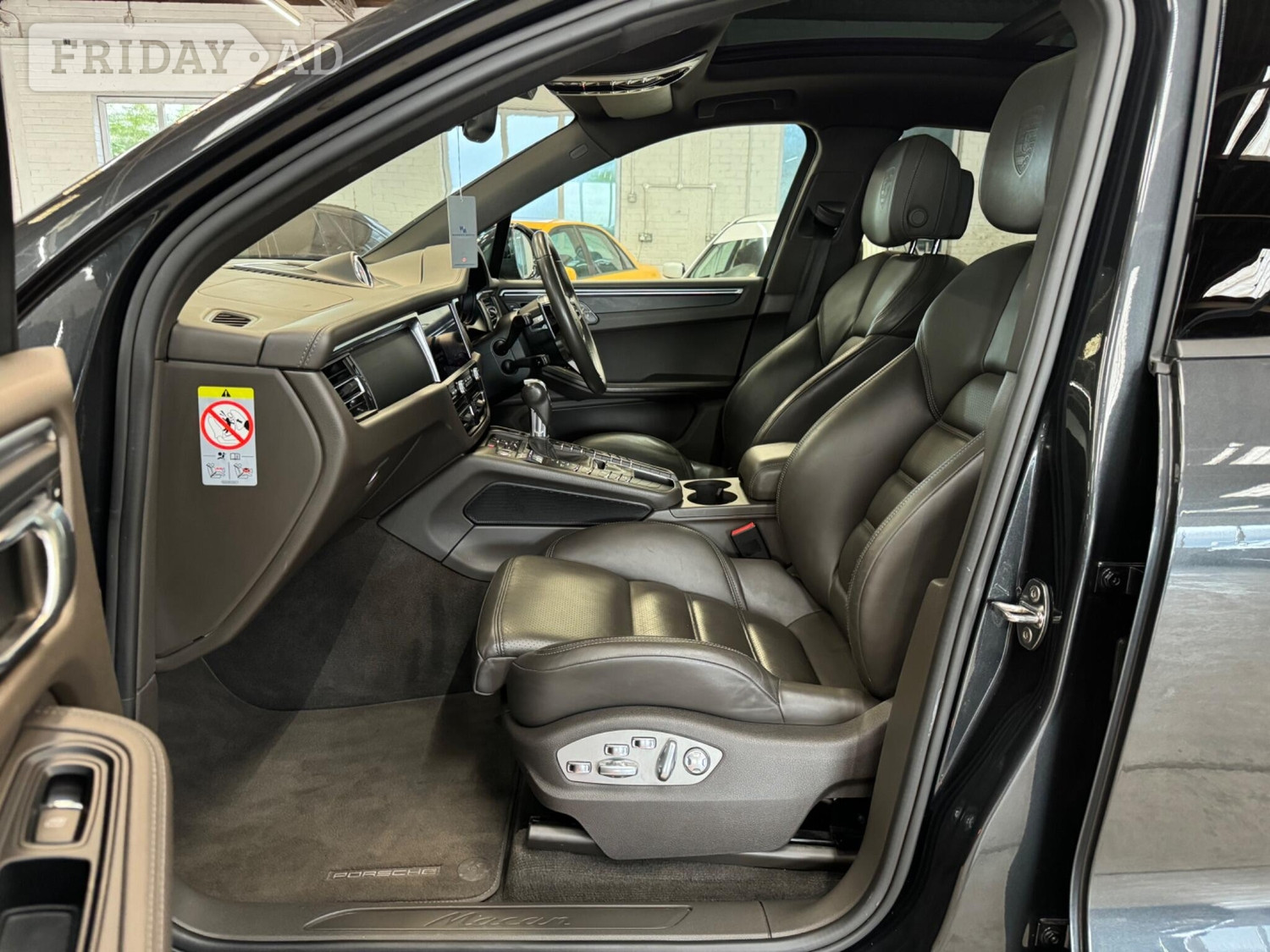 Porsche Macan 2018 - Cars in Warwick