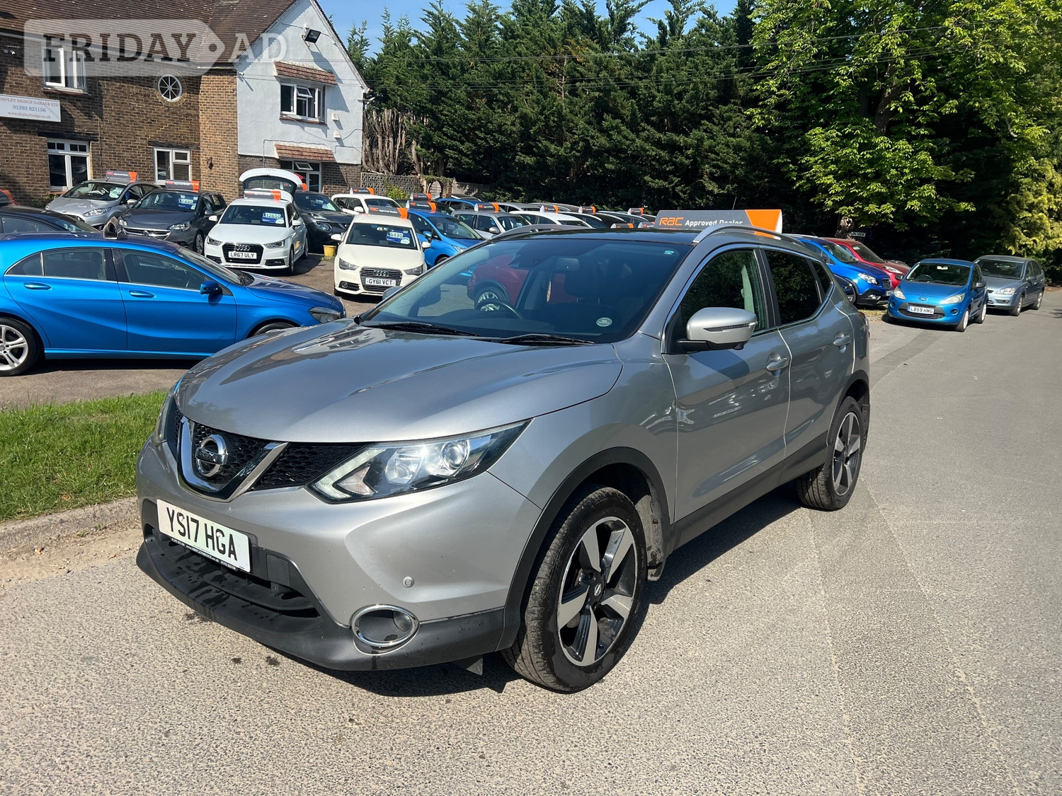 Nissan Qashqai 2017 in Horley