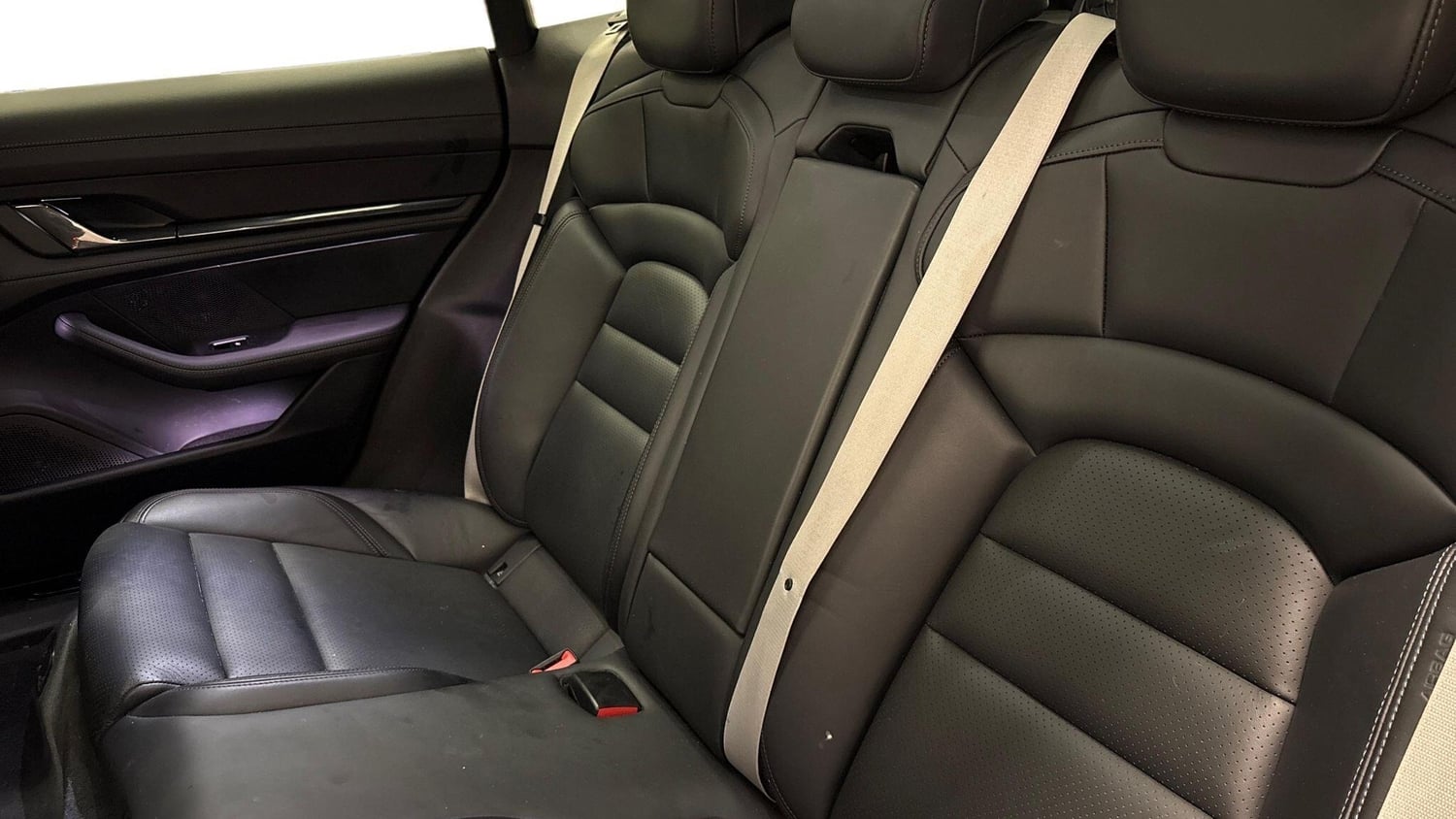 Porsche Taycan 2022 - Cars