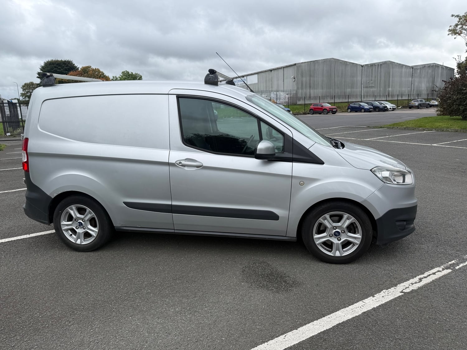 Ford Transit Courier 2016 - Vans & Commercial Vehicles in Livingston