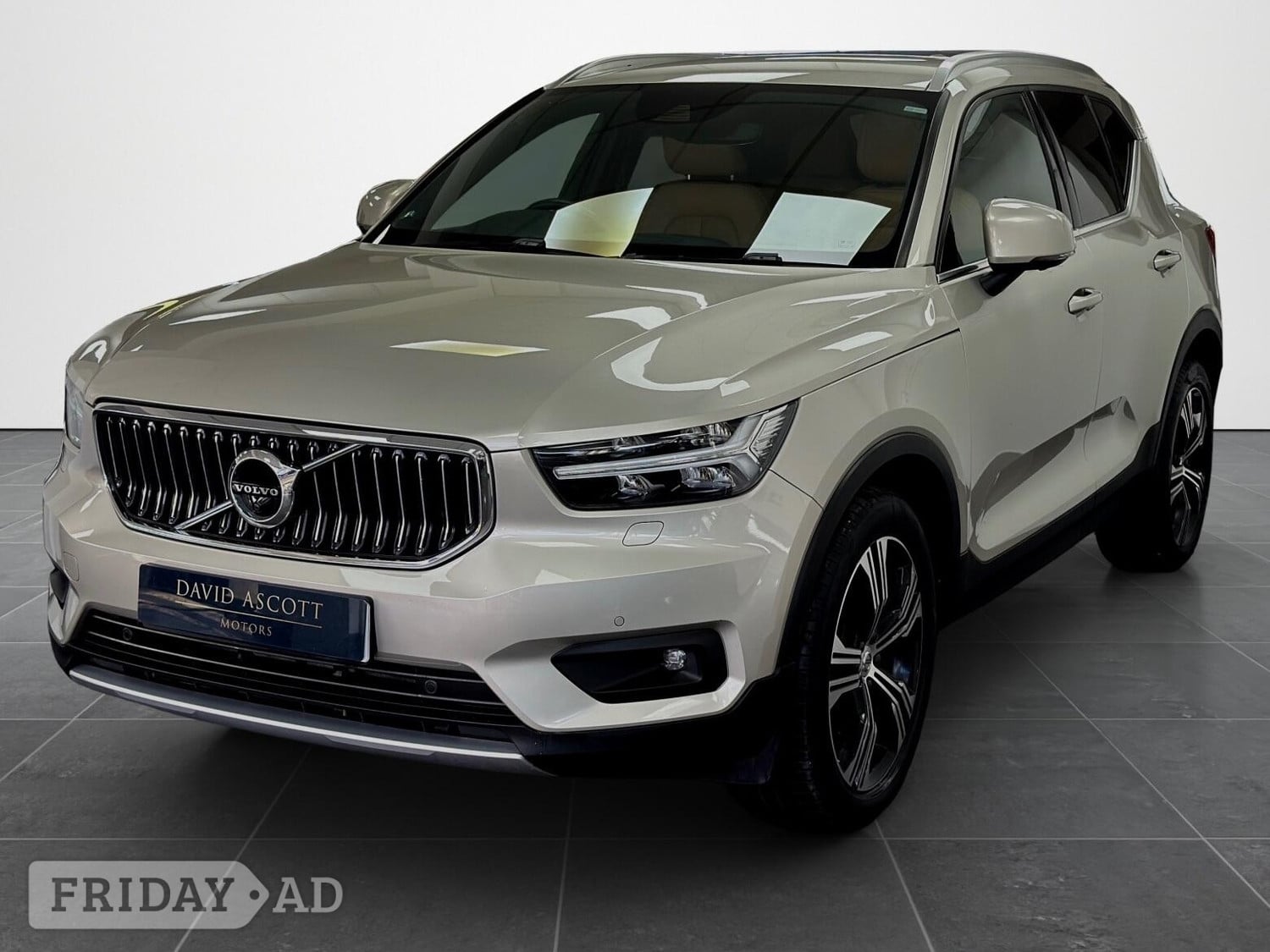 Volvo XC40 2019 - Cars in Ealing