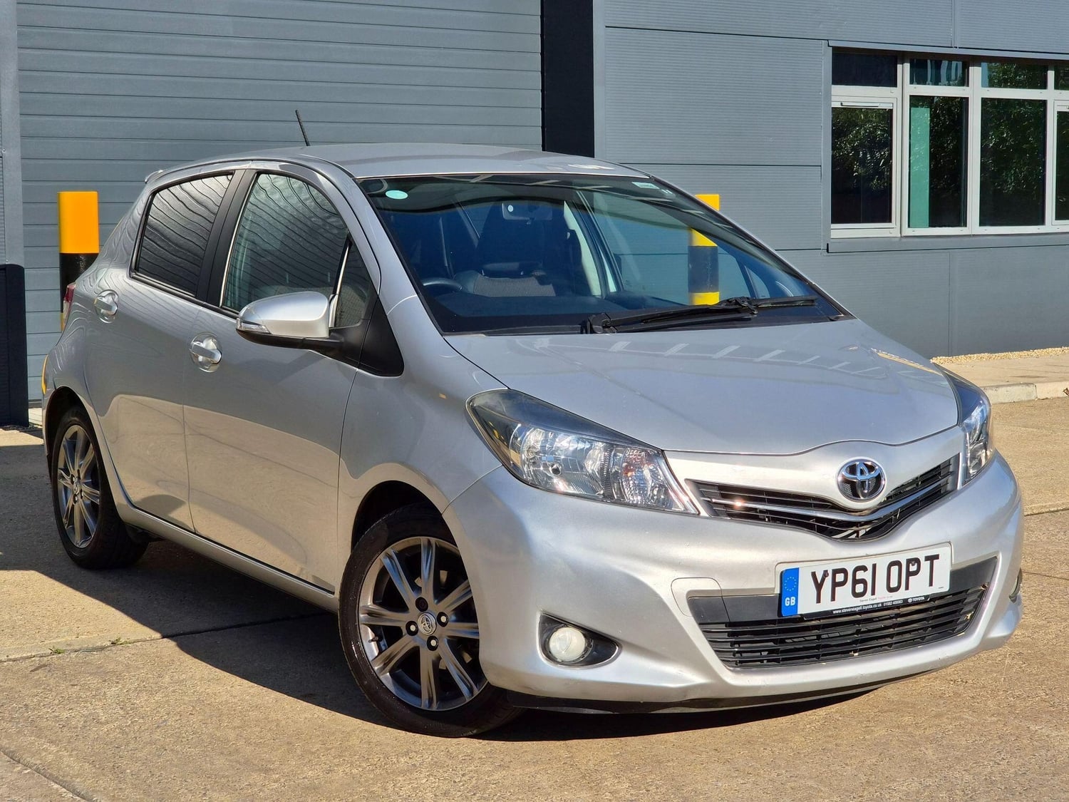 Toyota Yaris 2011 - Cars