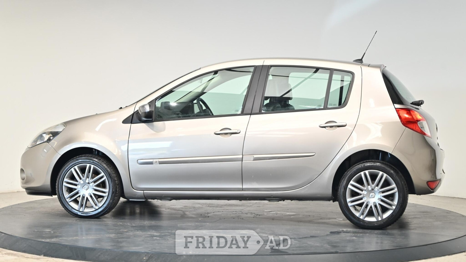 [ berth ]Renault Clio