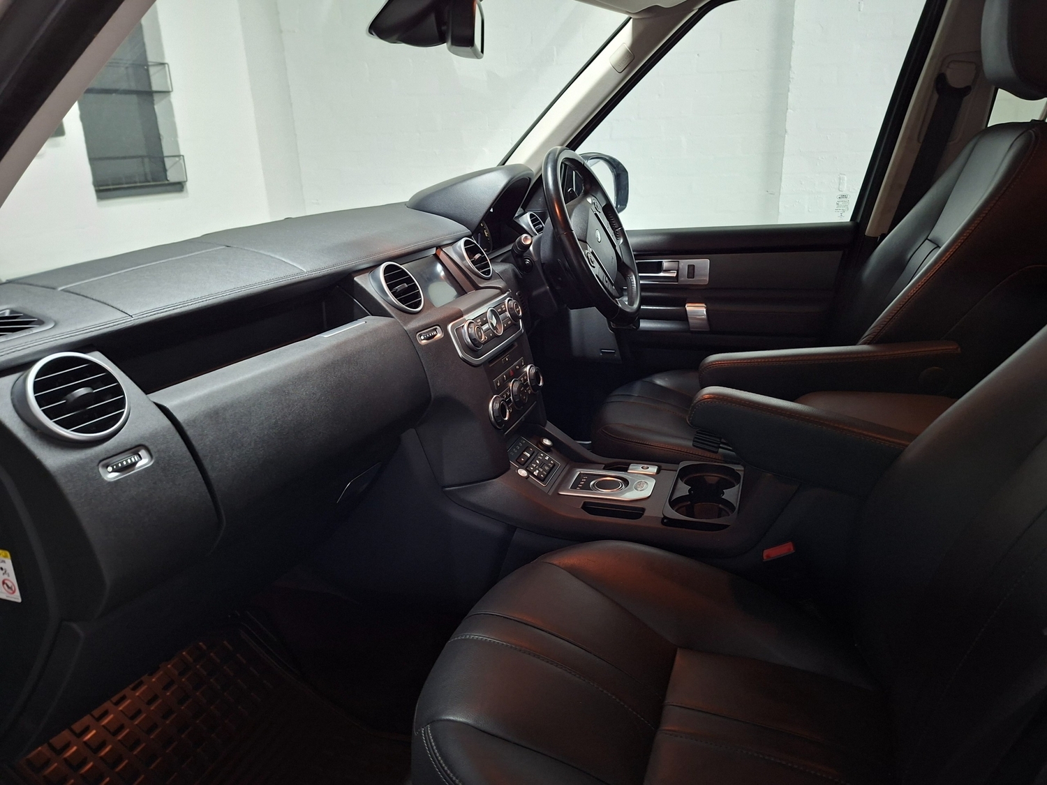 [ berth ]Land Rover Discovery 4