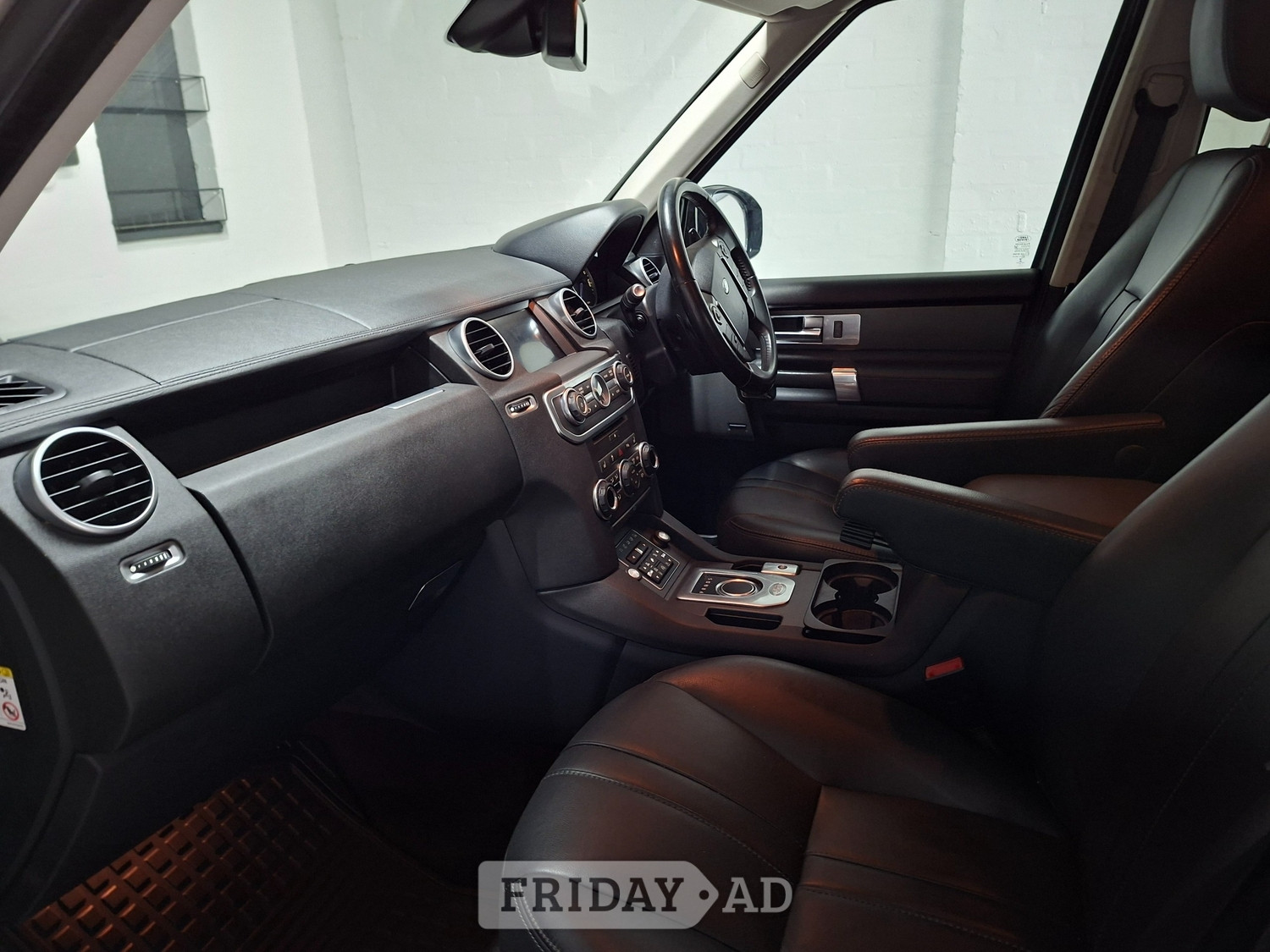 [ berth ]Land Rover Discovery 4