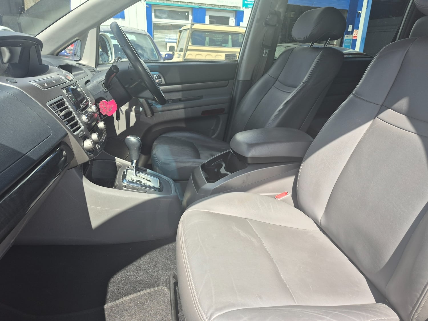 Ssangyong Turismo 2015 - Cars
