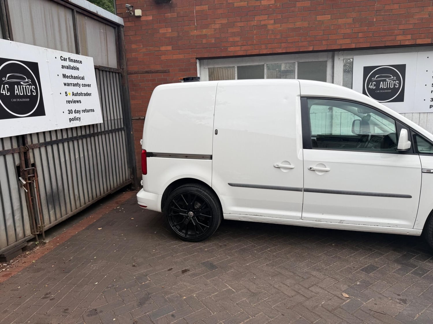 Volkswagen Caddy 2018 - Vans & Commercial Vehicles