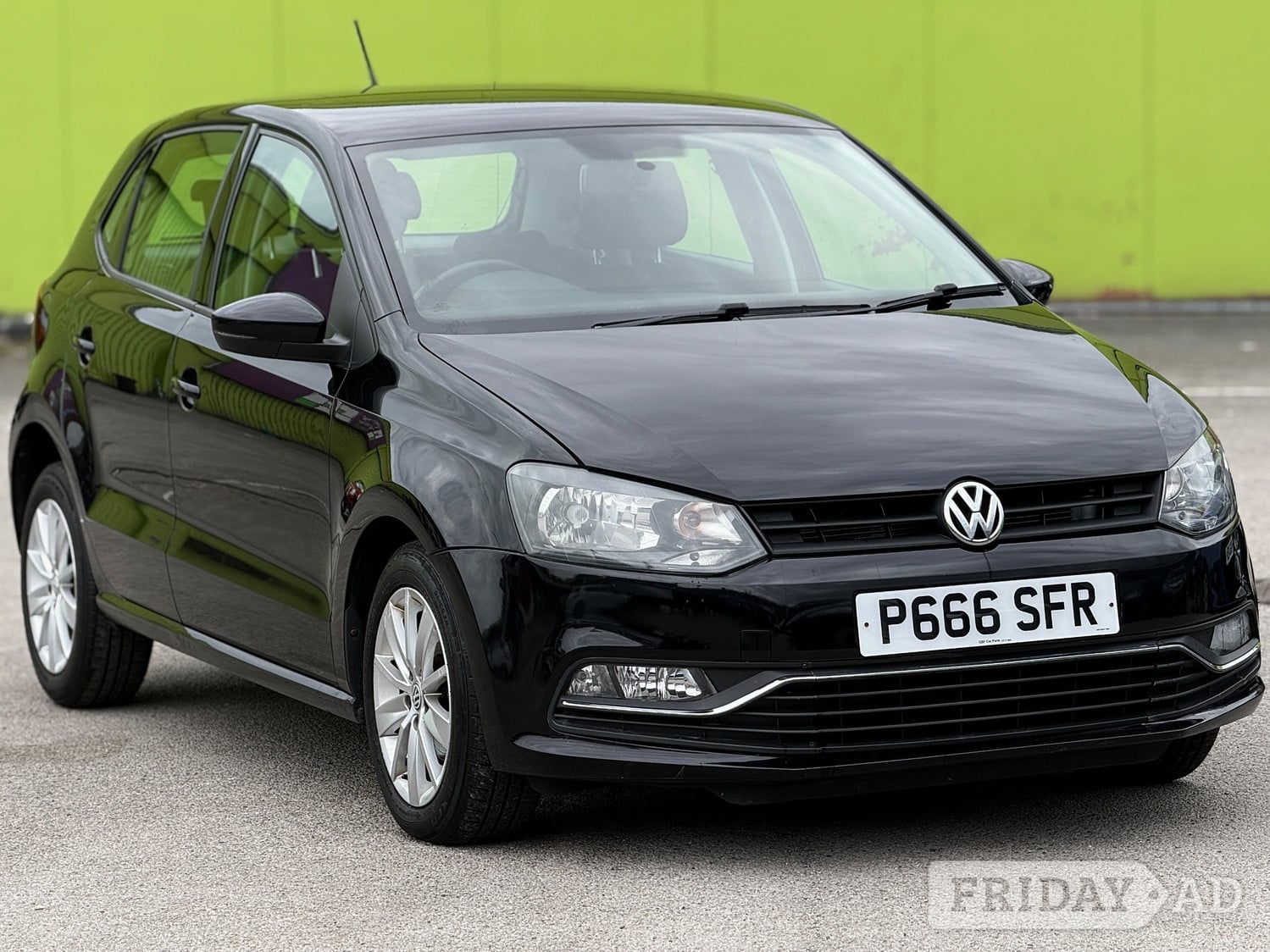Volkswagen Polo 2015 in Leeds