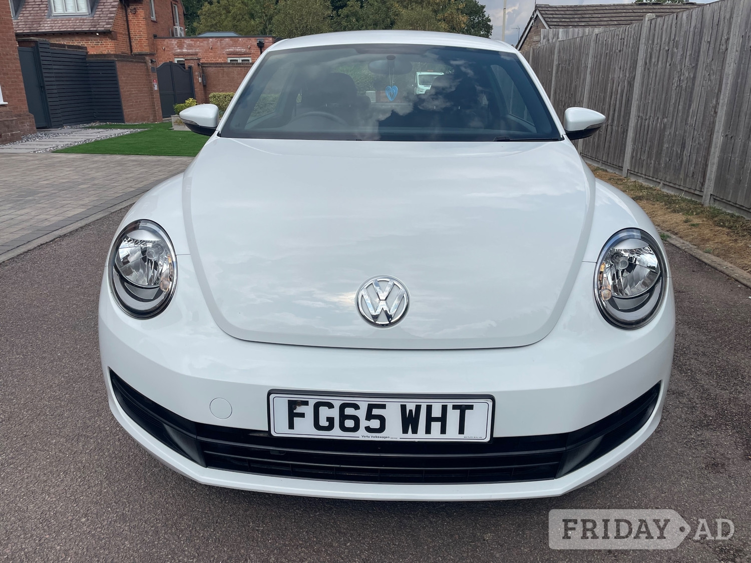 Volkswagen Beetle 2015 - Cars