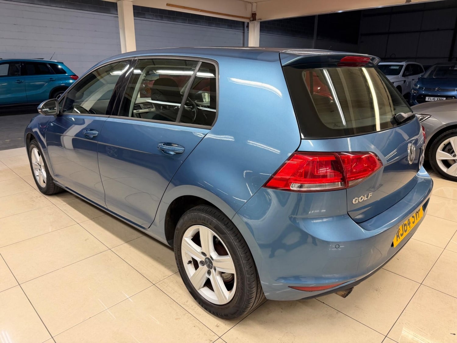 Volkswagen Golf 2014 - Cars