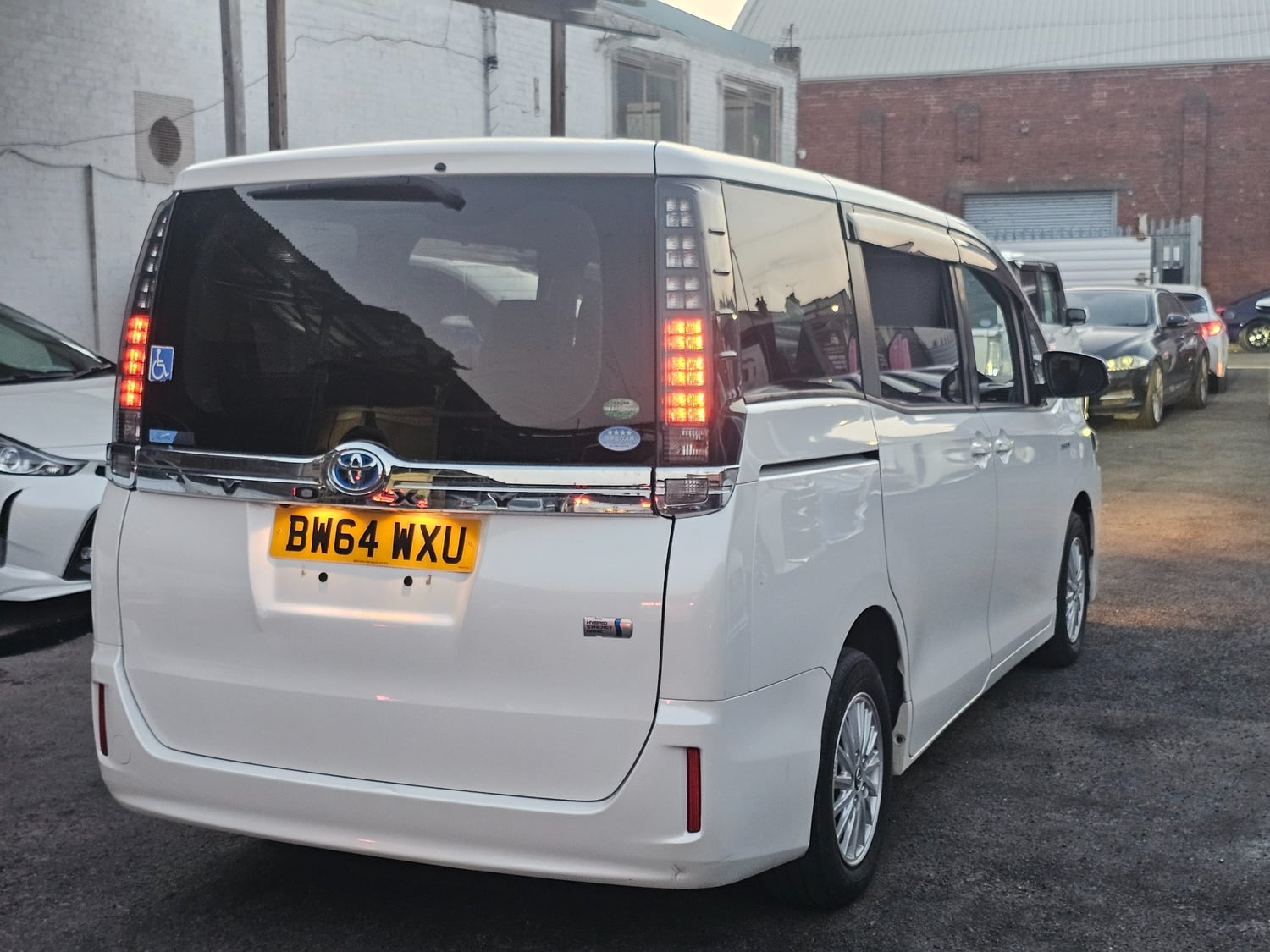 Toyota Noah 2014 - Cars