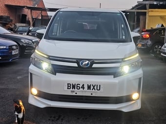 Toyota Voxy 2014