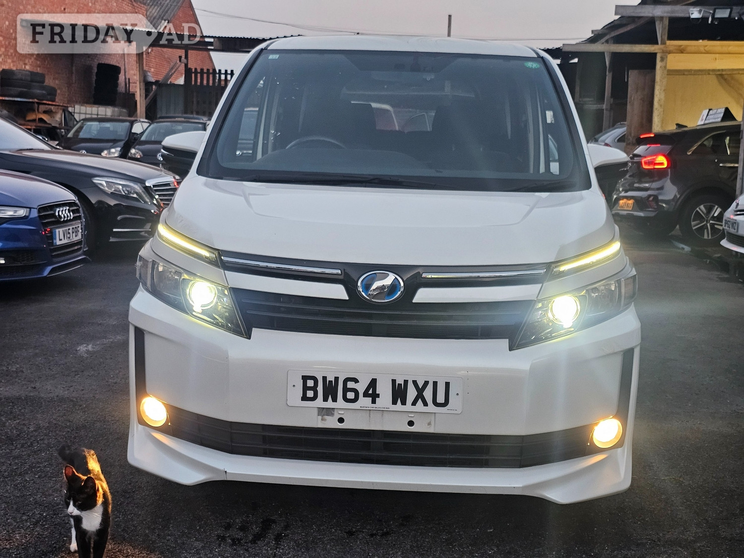 Toyota Voxy 2014 in Coventry