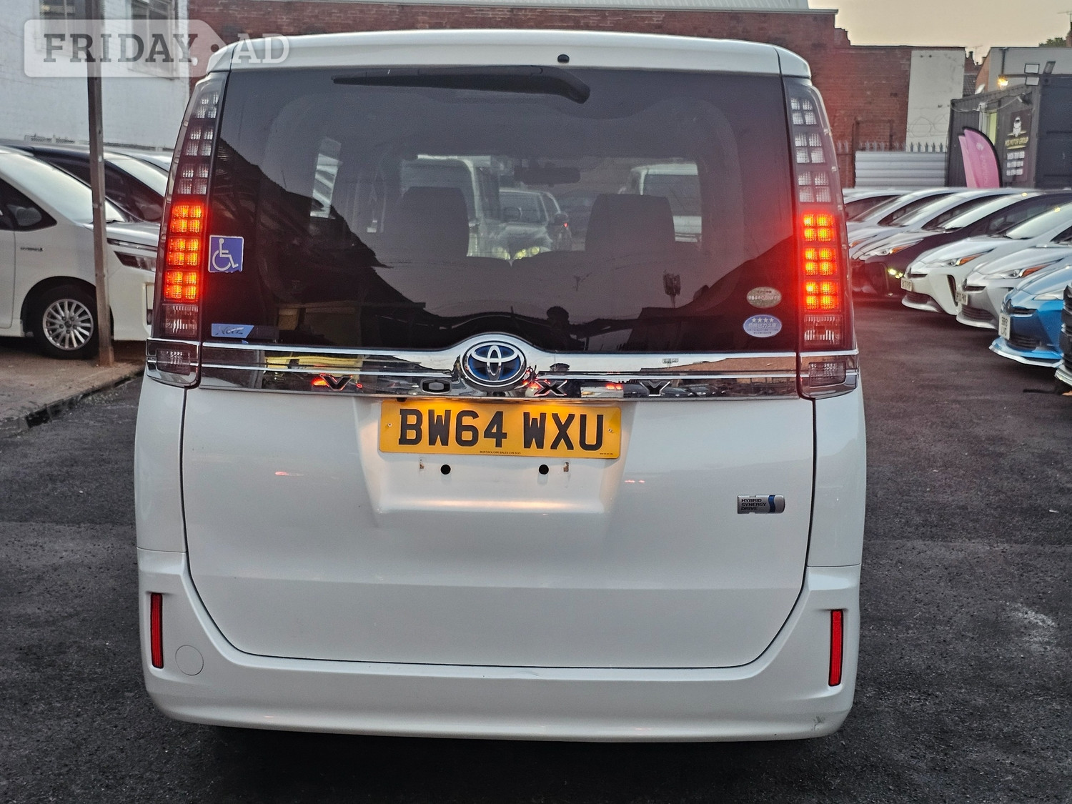 Toyota Voxy 2014 - Cars in Coventry