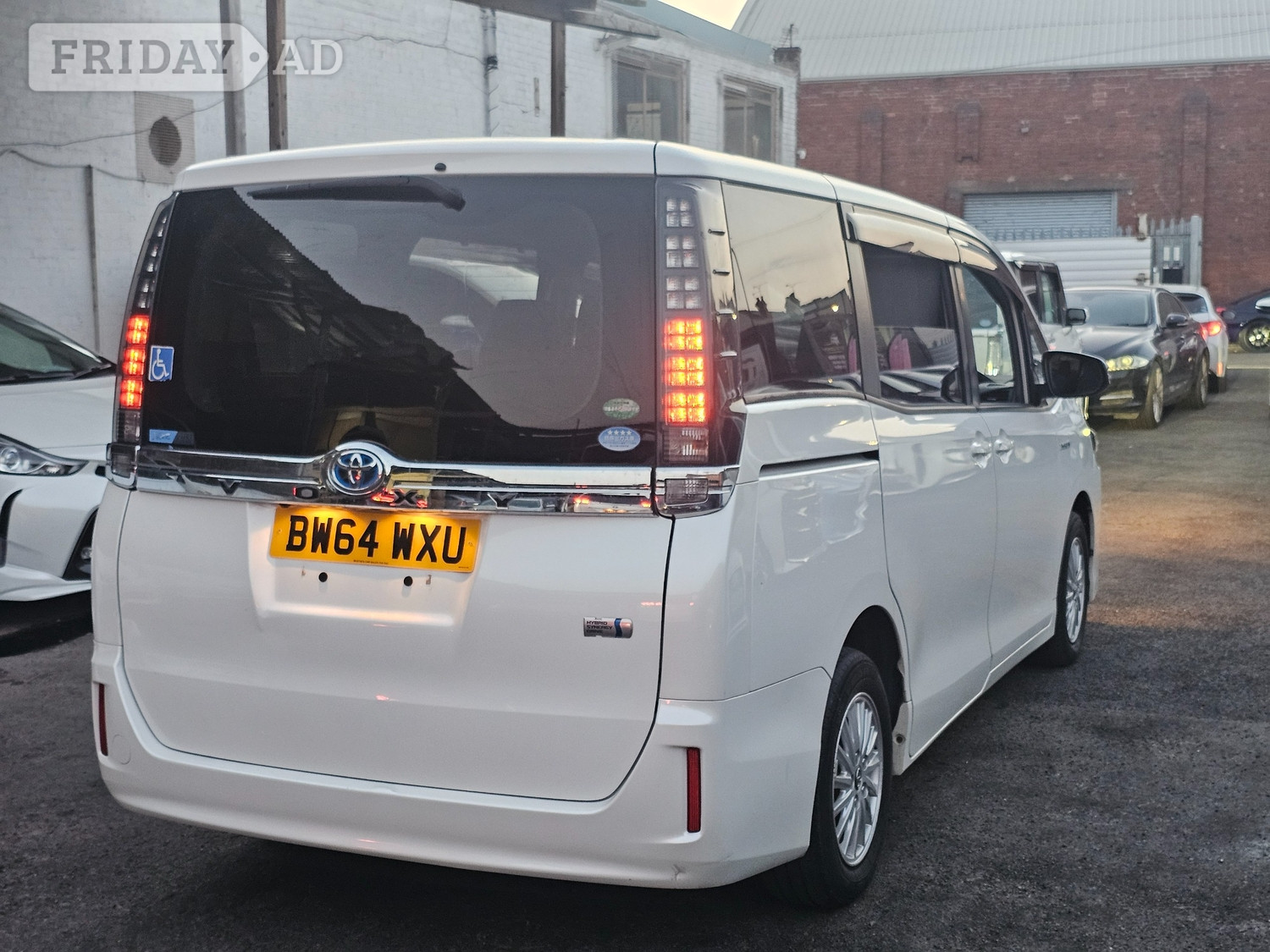Toyota Voxy 2014 - Cars