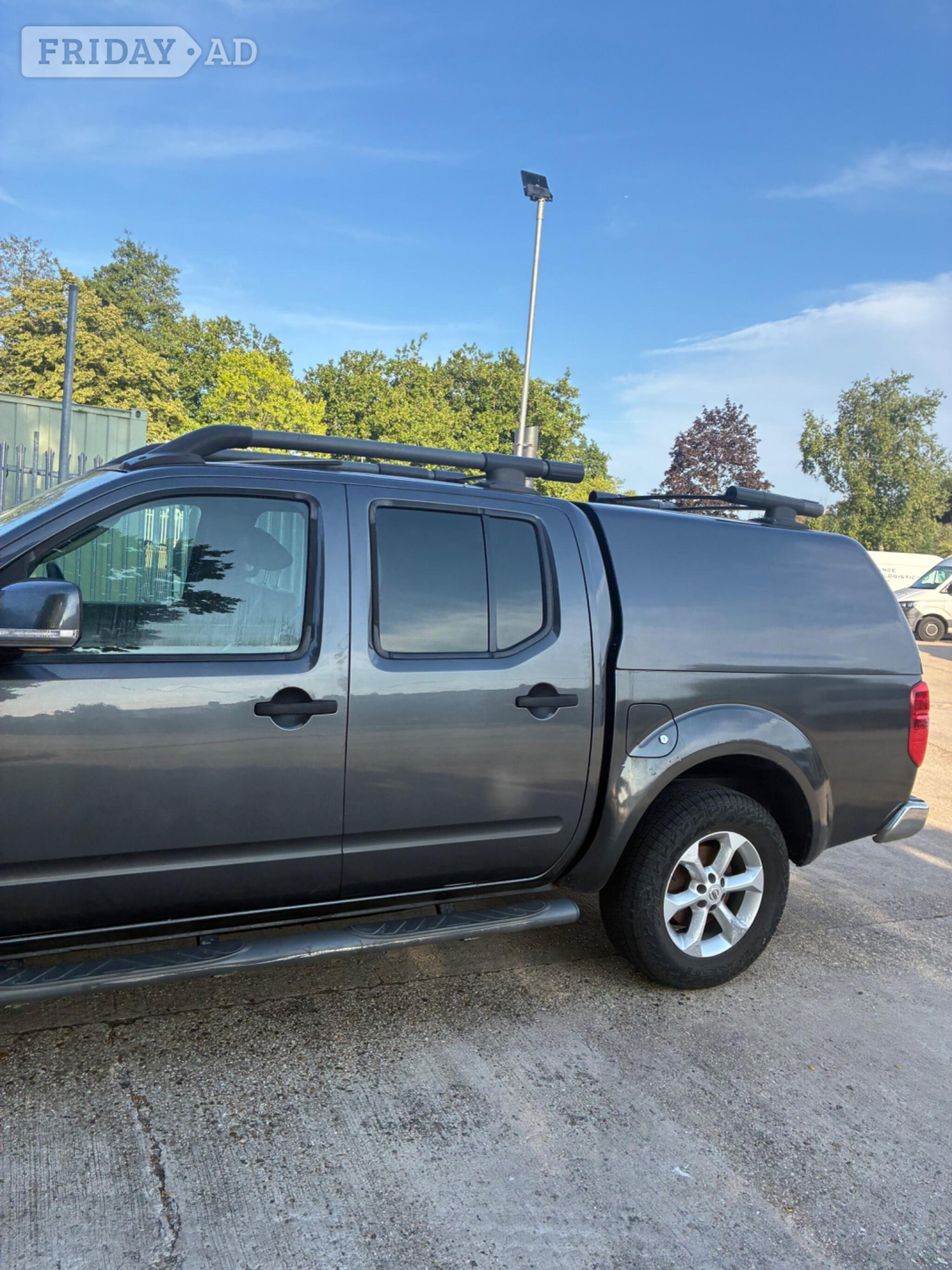 Nissan Navara 2011 - Vans & Commercial Vehicles in Reading