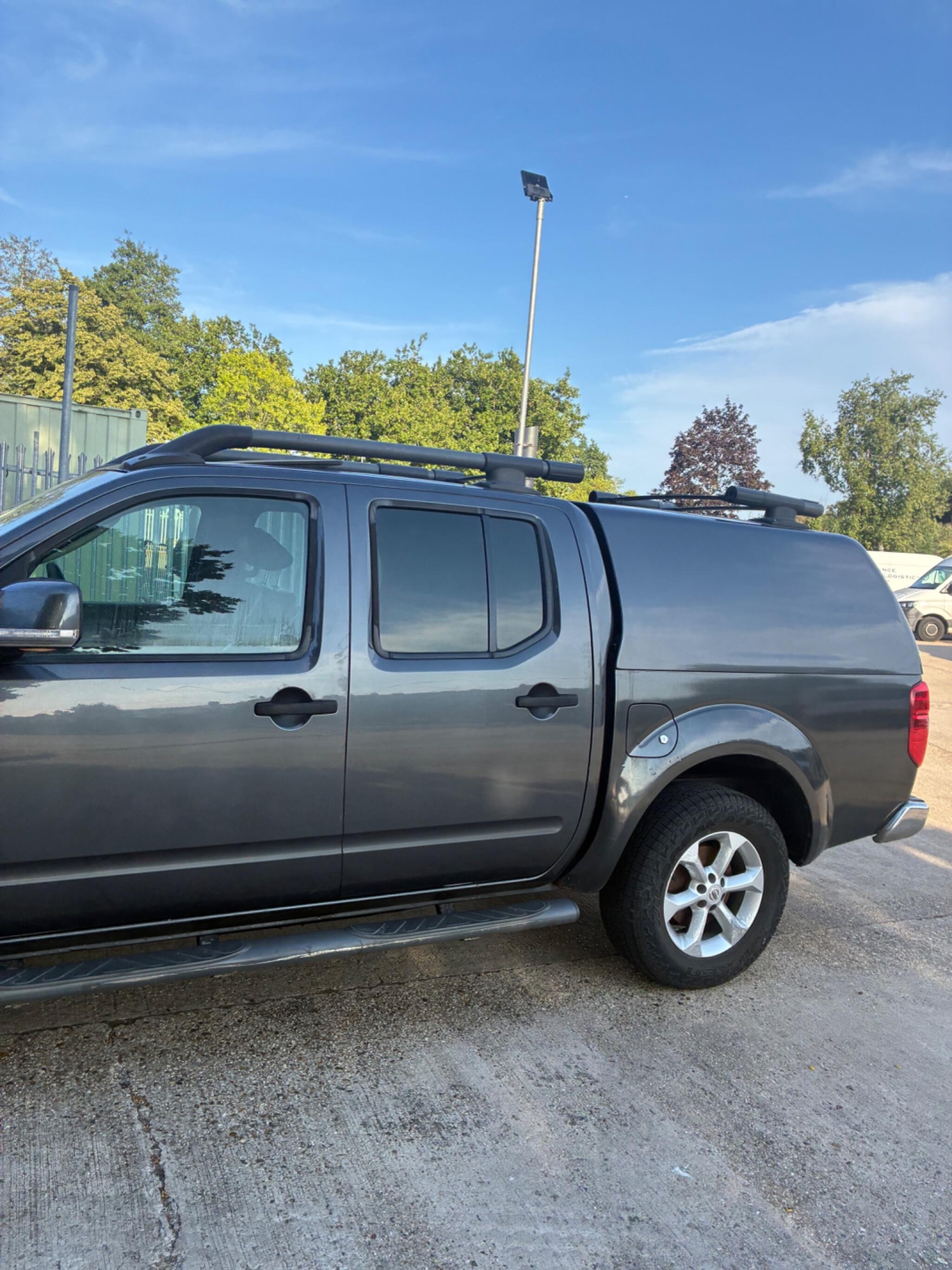 Nissan Navara 2011 - Vans & Commercial Vehicles in Reading