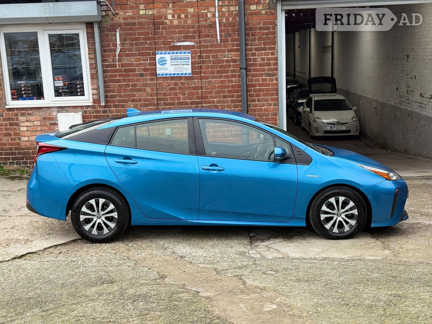 Toyota Prius 2019 - Cars
