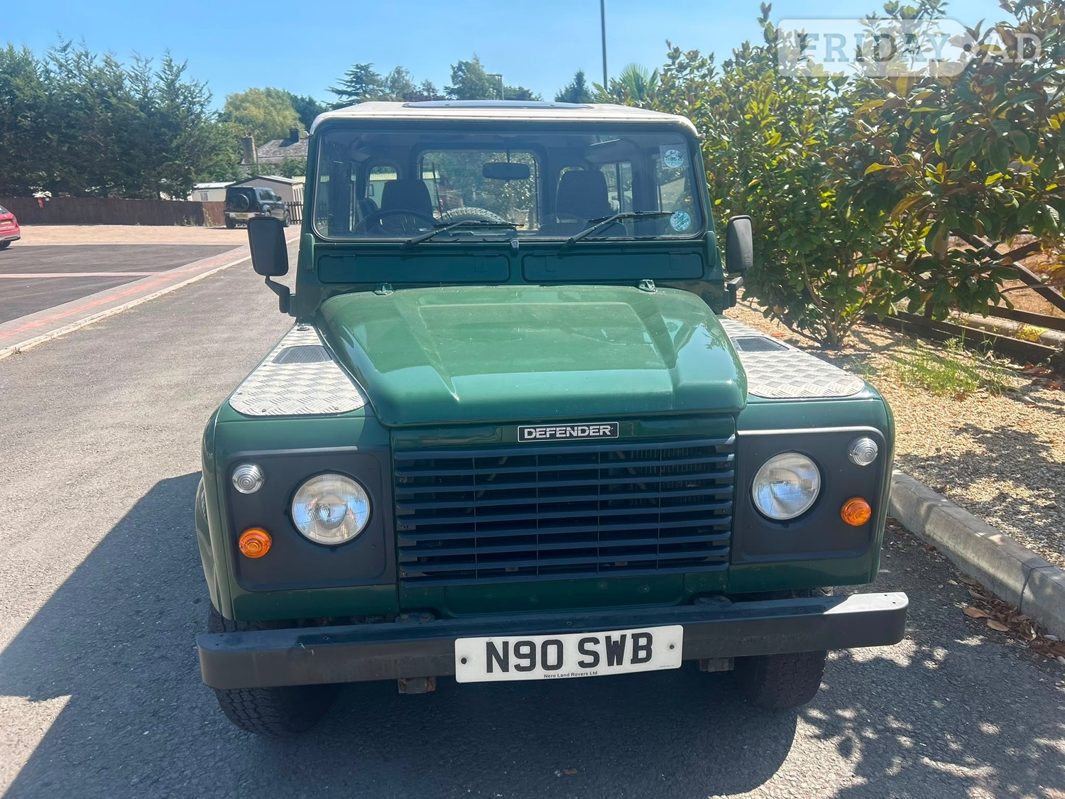 [ berth ]Land Rover Defender 90