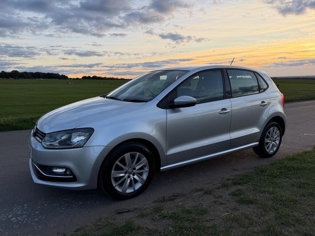 Volkswagen Polo 2015 - Cars
