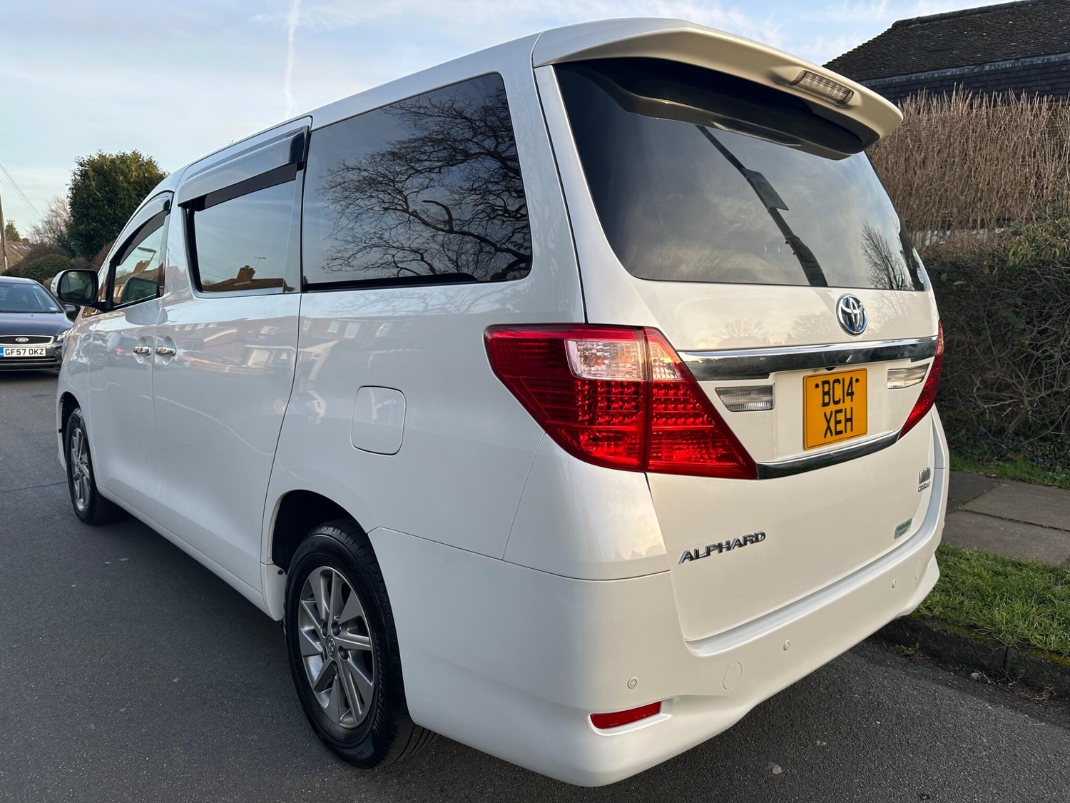 Toyota Alphard 2023 - Cars in Sunbury-On-Thames