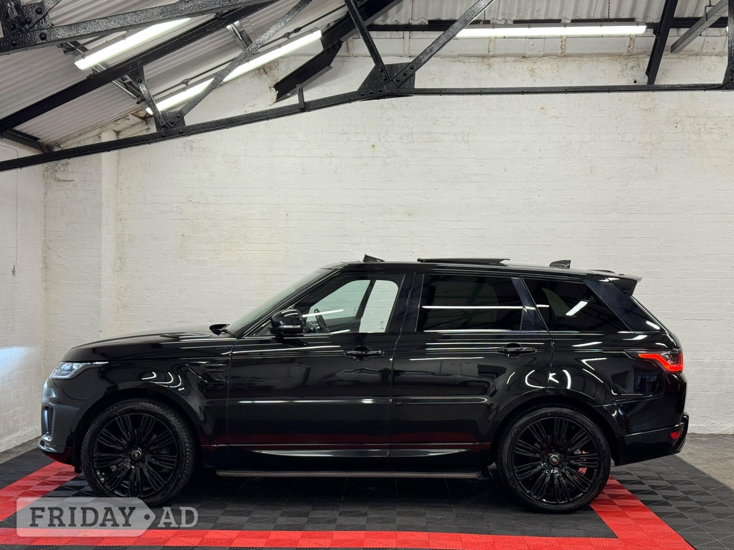 [ berth ]Land Rover Range Rover Sport