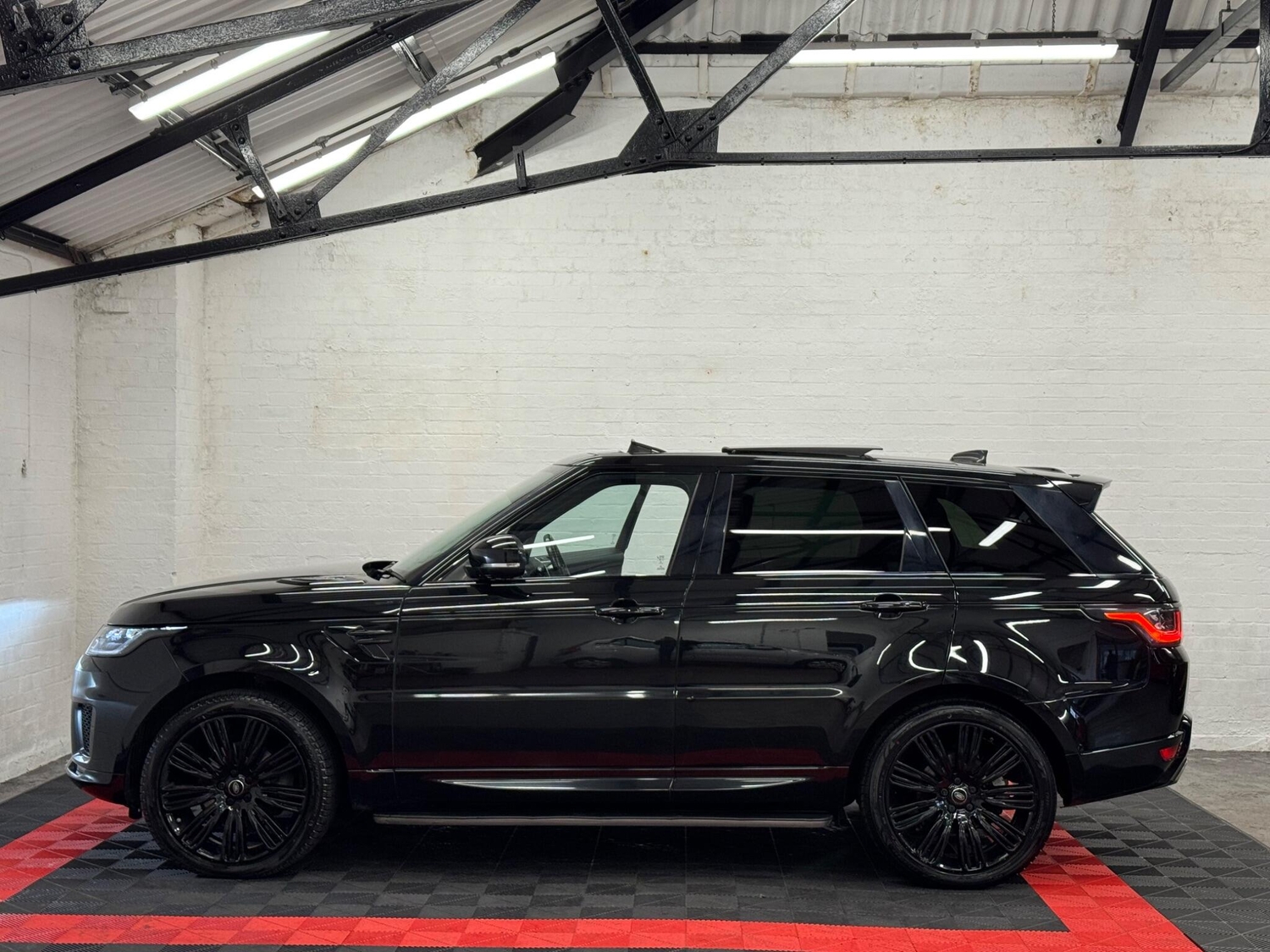 [ berth ]Land Rover Range Rover Sport