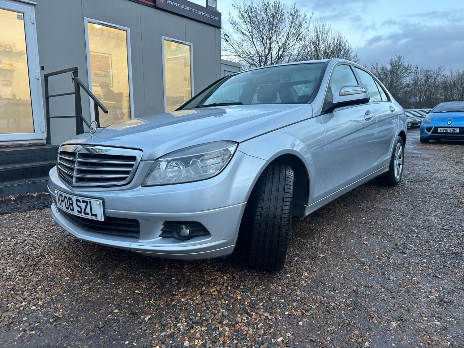 [ berth ]Mercedes-Benz C Class