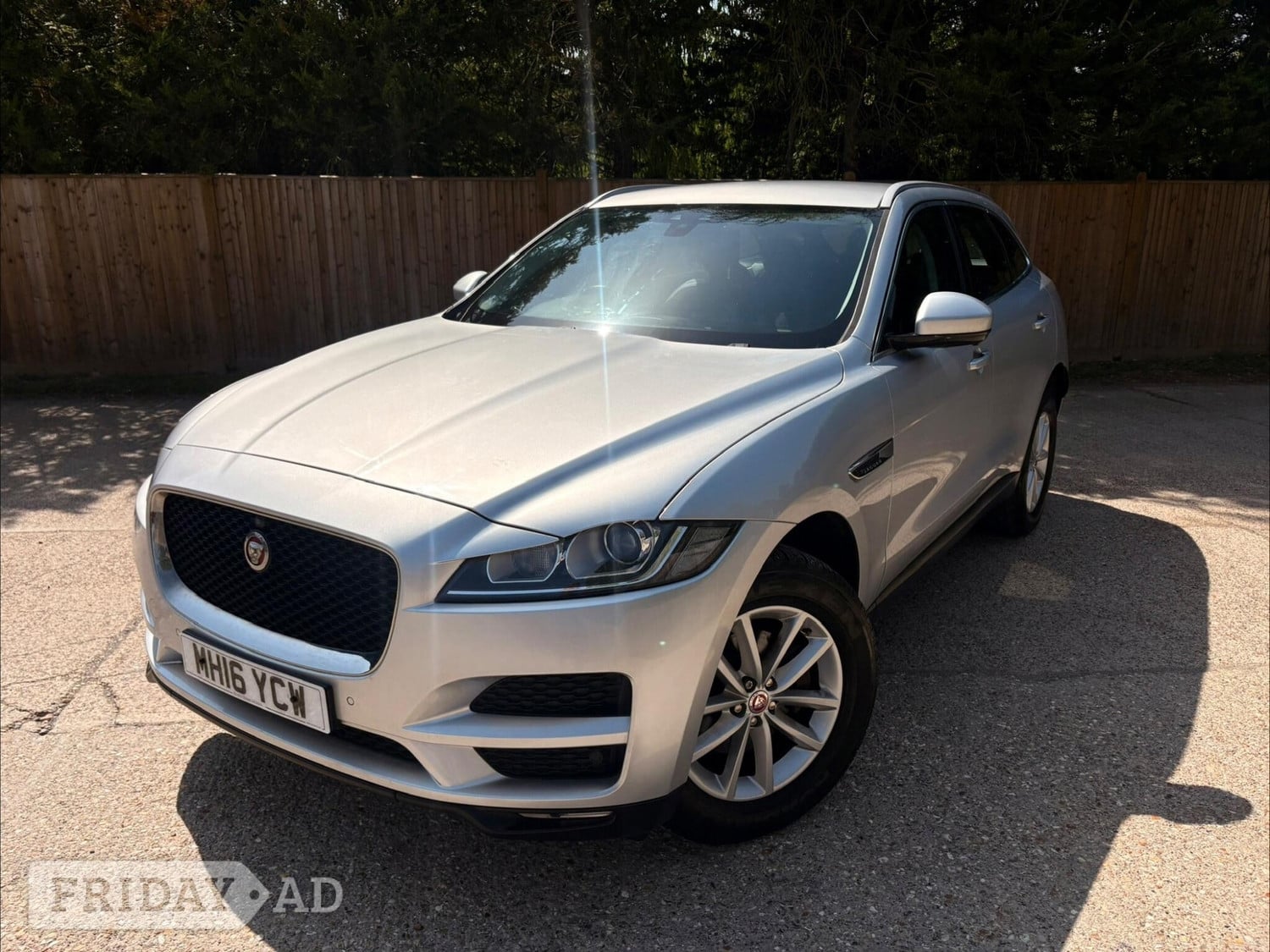 [ berth ]Jaguar F-Pace