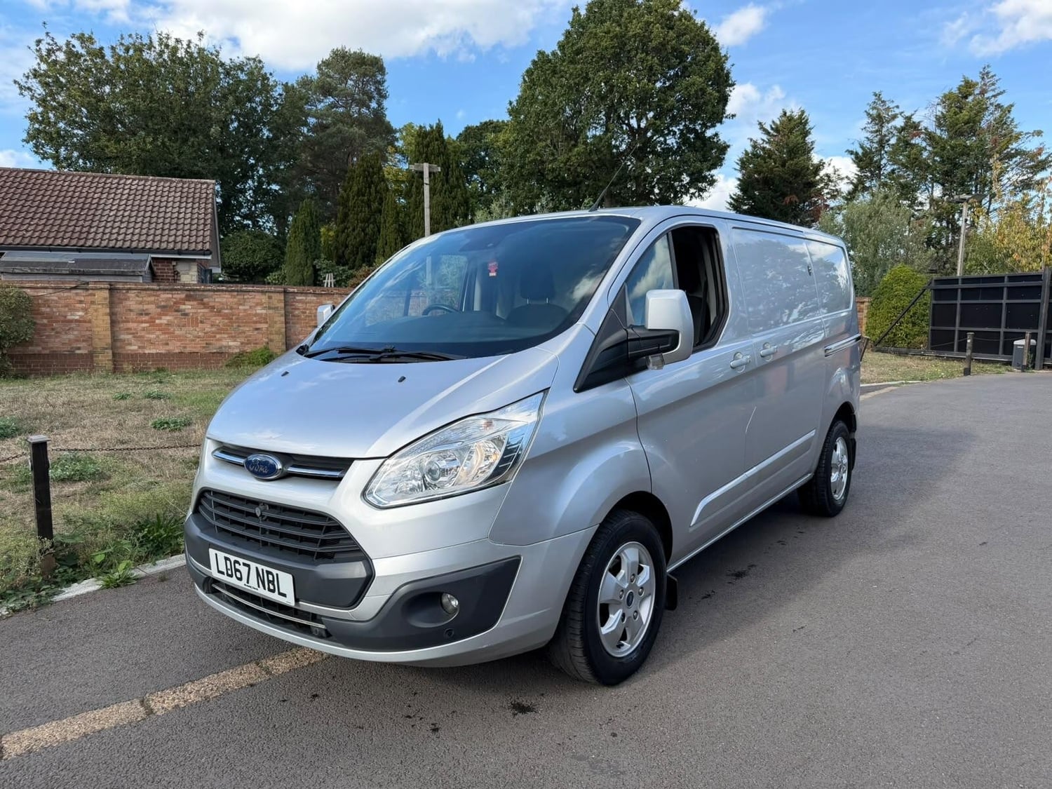 [ berth ]Ford Transit Custom