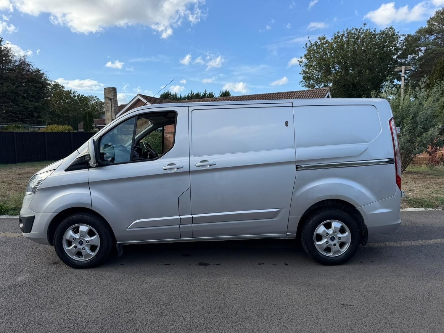 Ford Transit Custom 2017 - Vans & Commercial Vehicles in Addlestone
