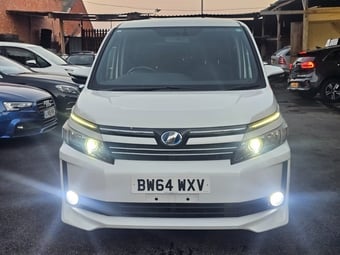 Toyota Voxy 2014