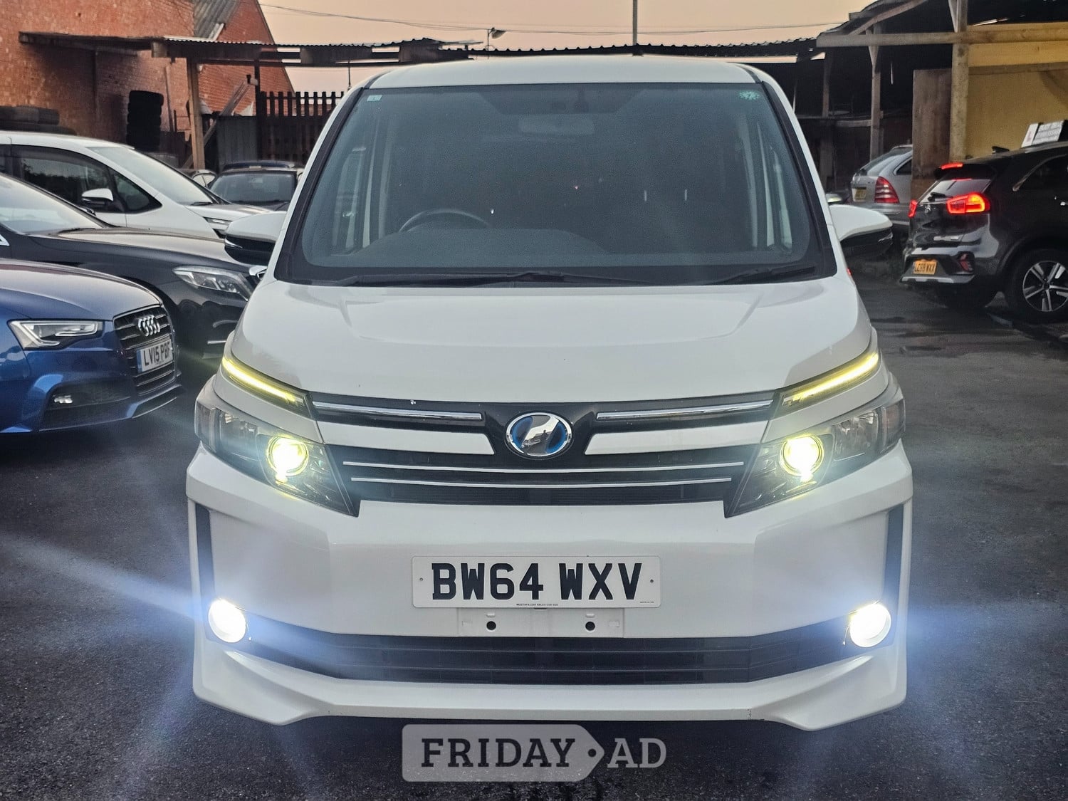 Toyota Voxy 2014 in Coventry