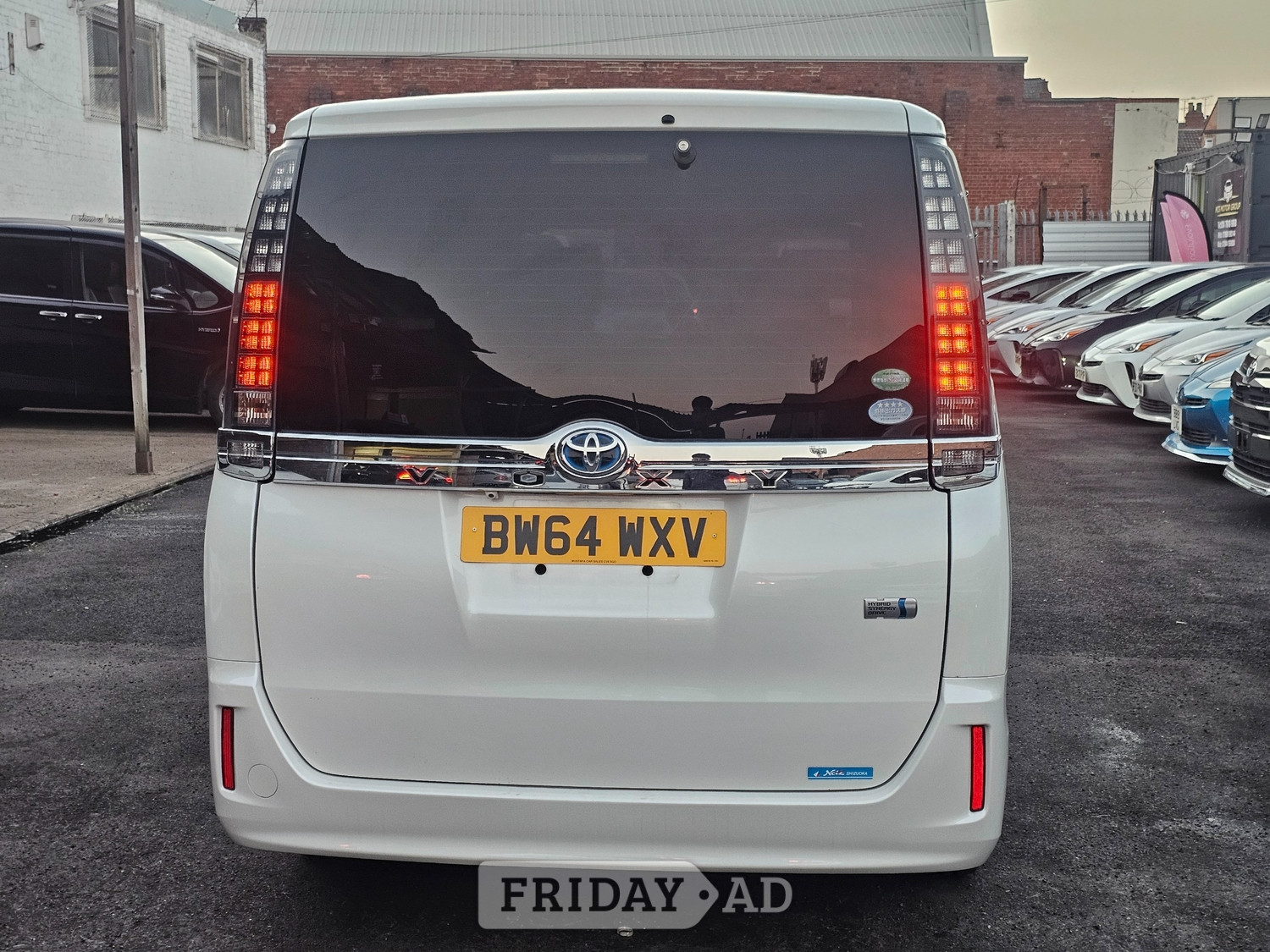 Toyota Voxy 2014 - Cars in Coventry