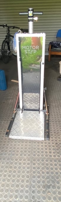 Motor step stand on lift MS600. 5 years old. Excellent condition