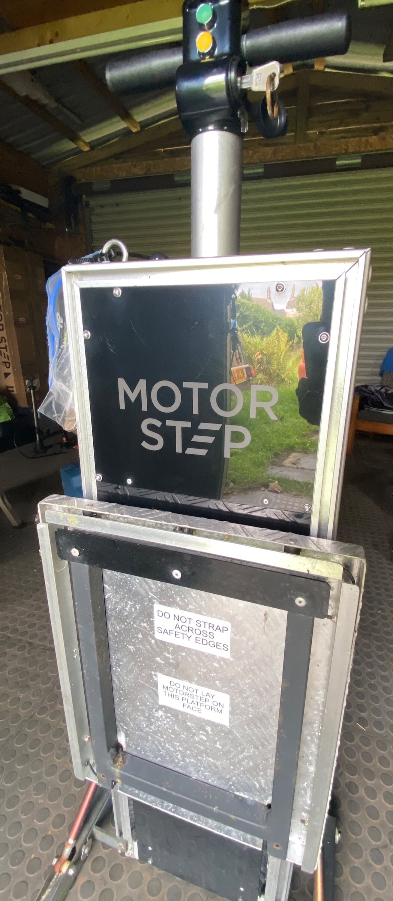 Swansea Motor step stand on lift MS600. 5 years old. Excellent condition