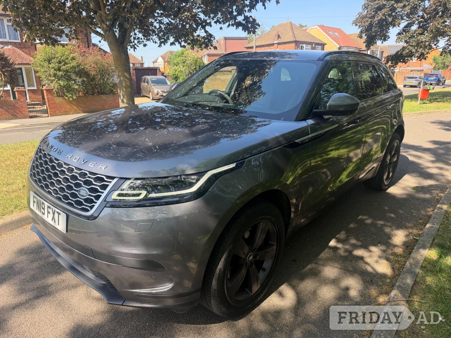[ berth ]Land Rover Range Rover Velar