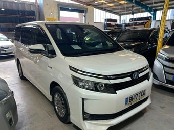 Toyota Voxy 2017