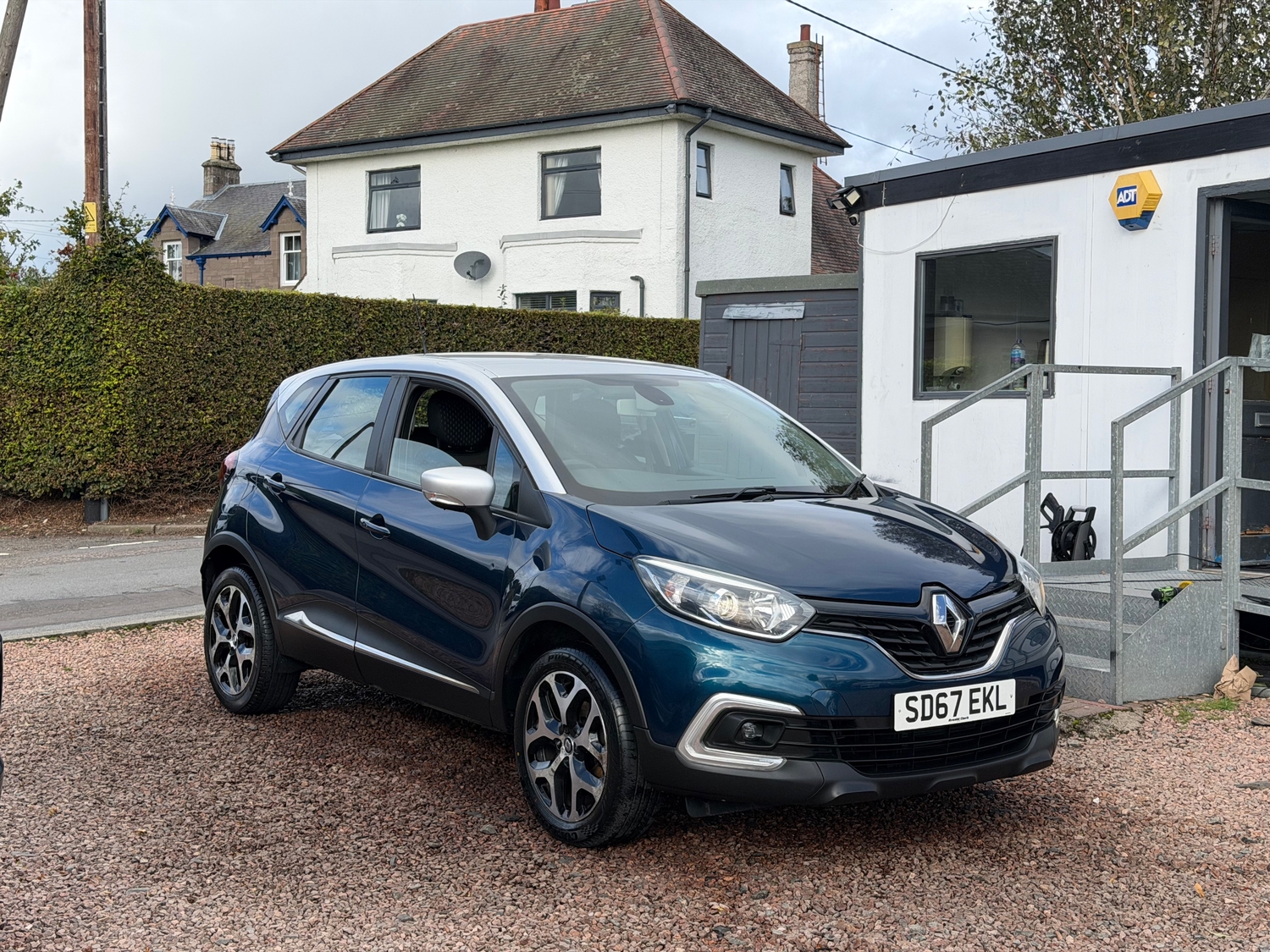 [ berth ]Renault Captur