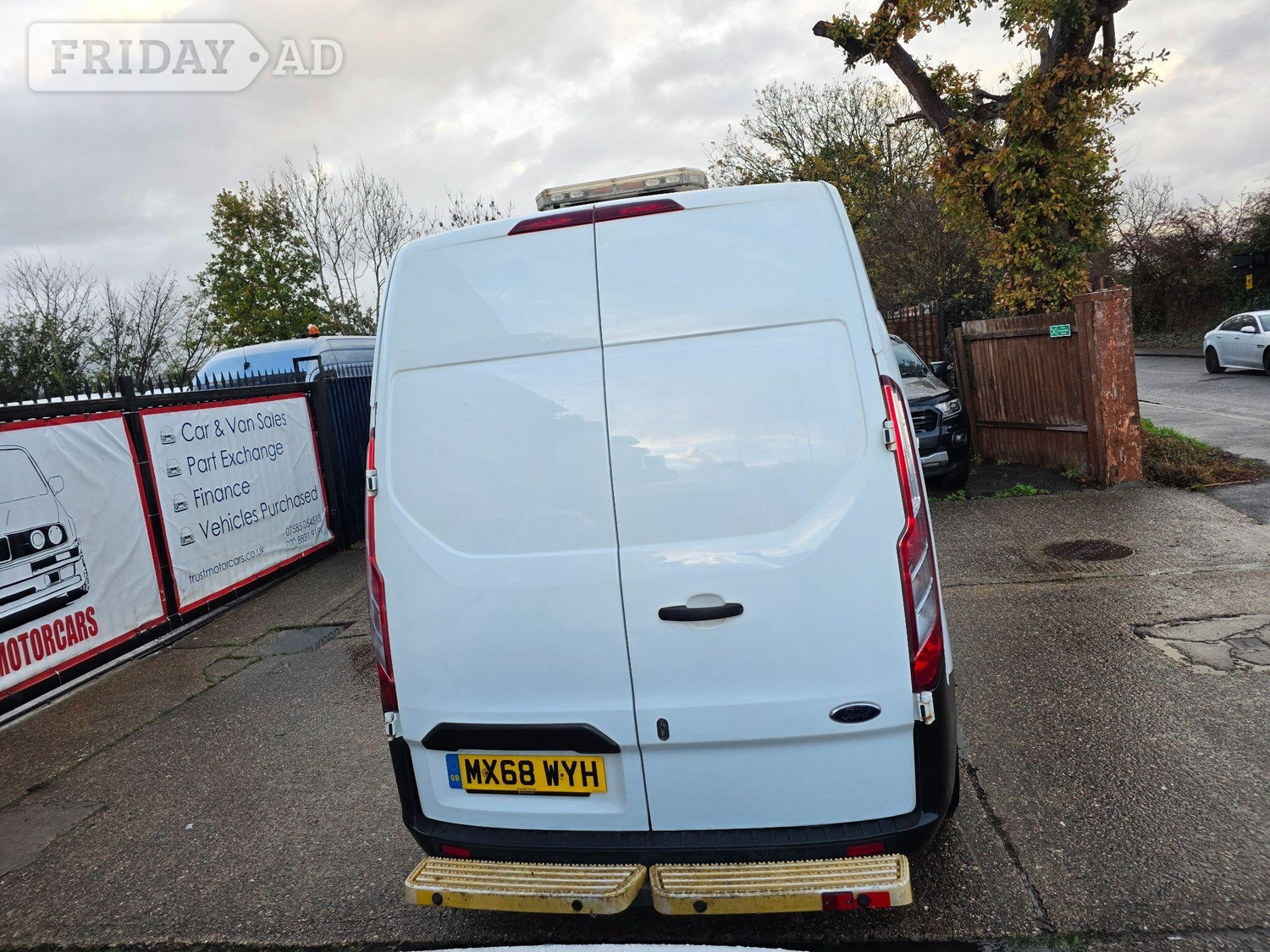 [ berth ]Ford Transit Custom