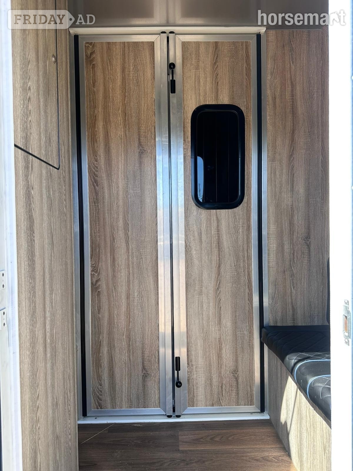 Foxy  Vauxhall Horsebox - Trailers & Horseboxes in Warninglid
