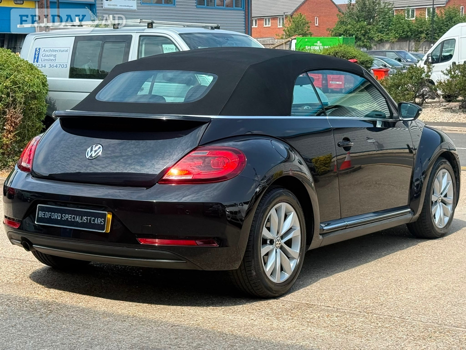 Volkswagen Beetle 2017 - Cars