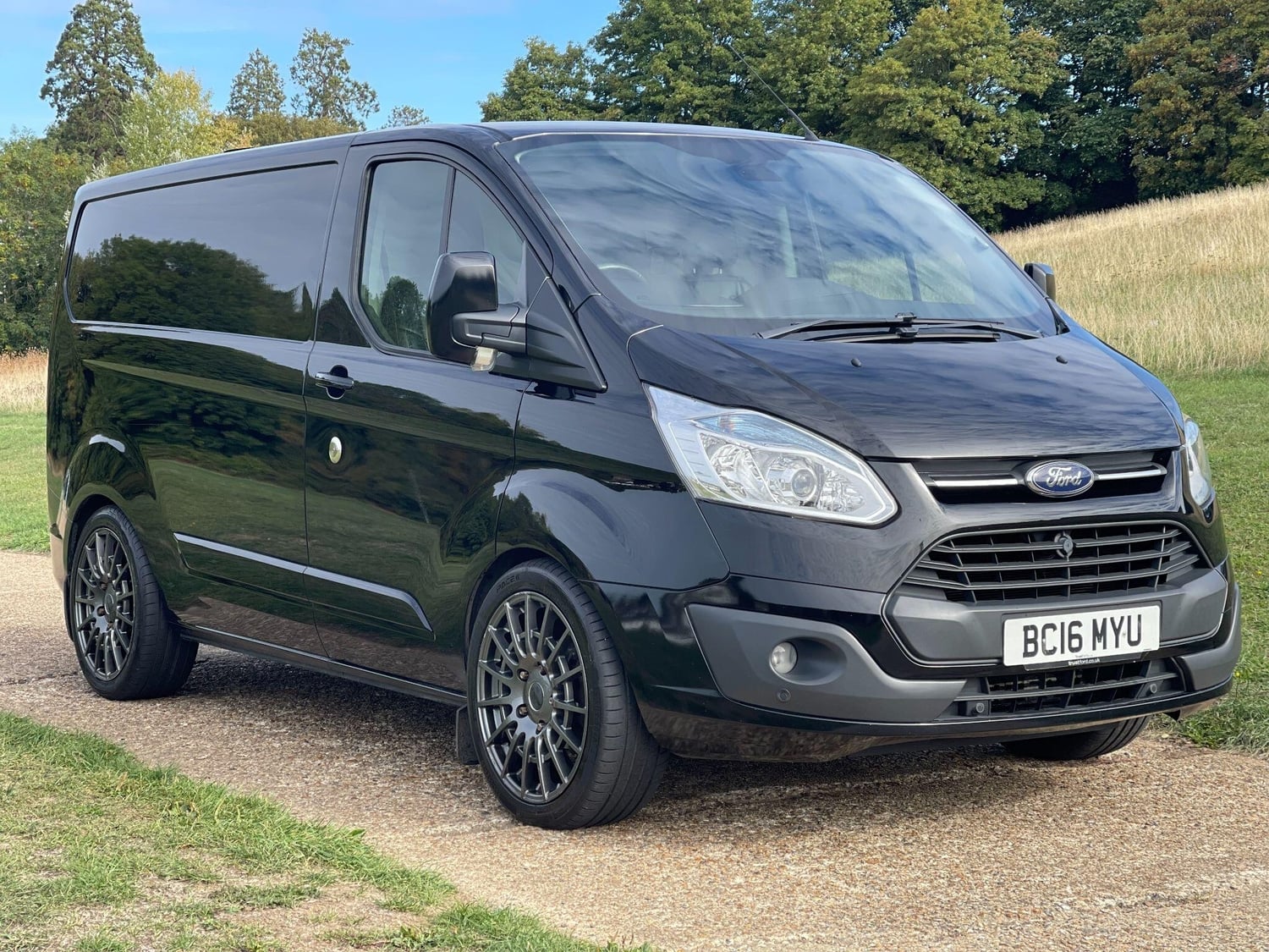 [ berth ]Ford Transit Custom