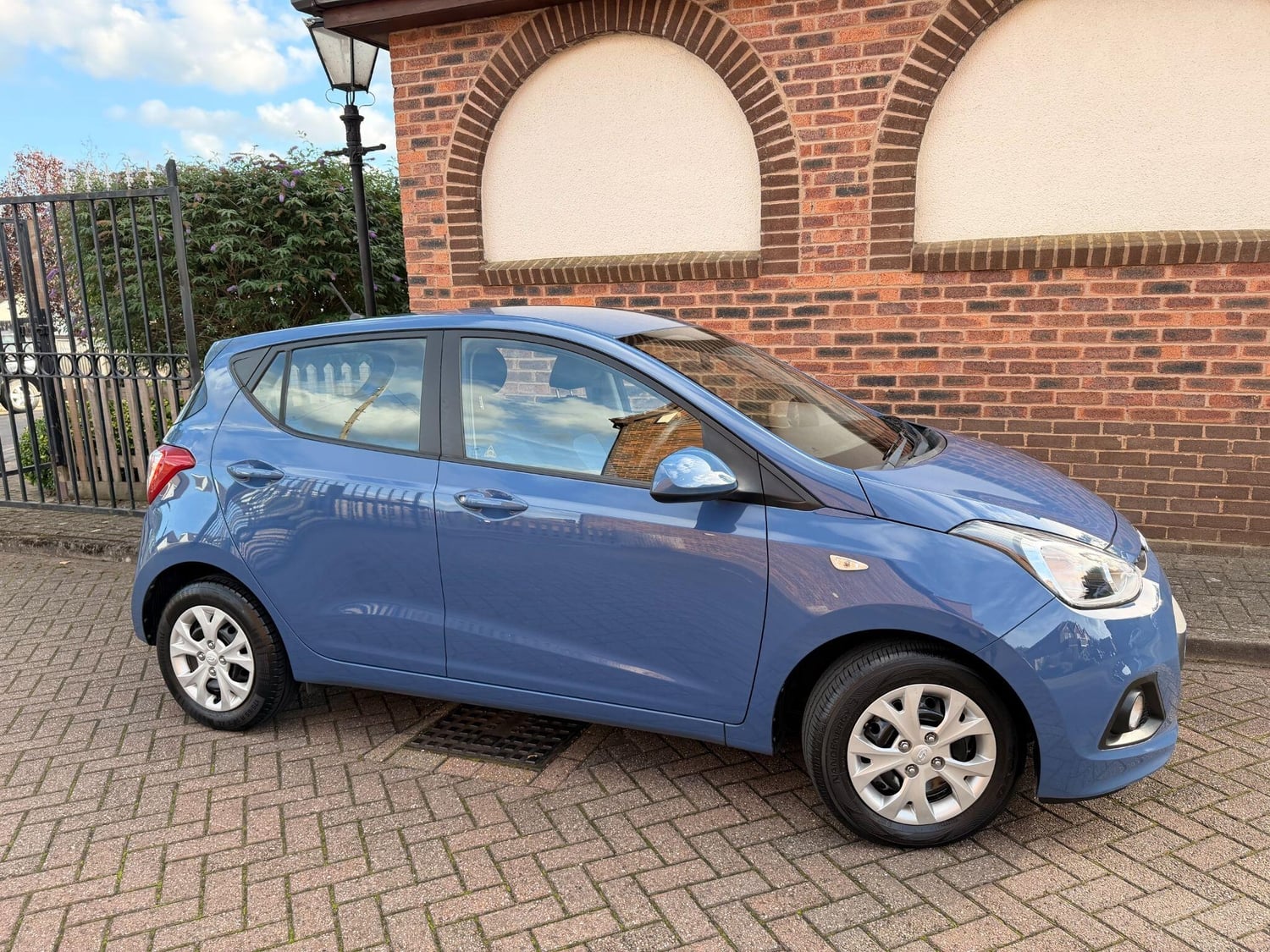 Hyundai i10 Sutton