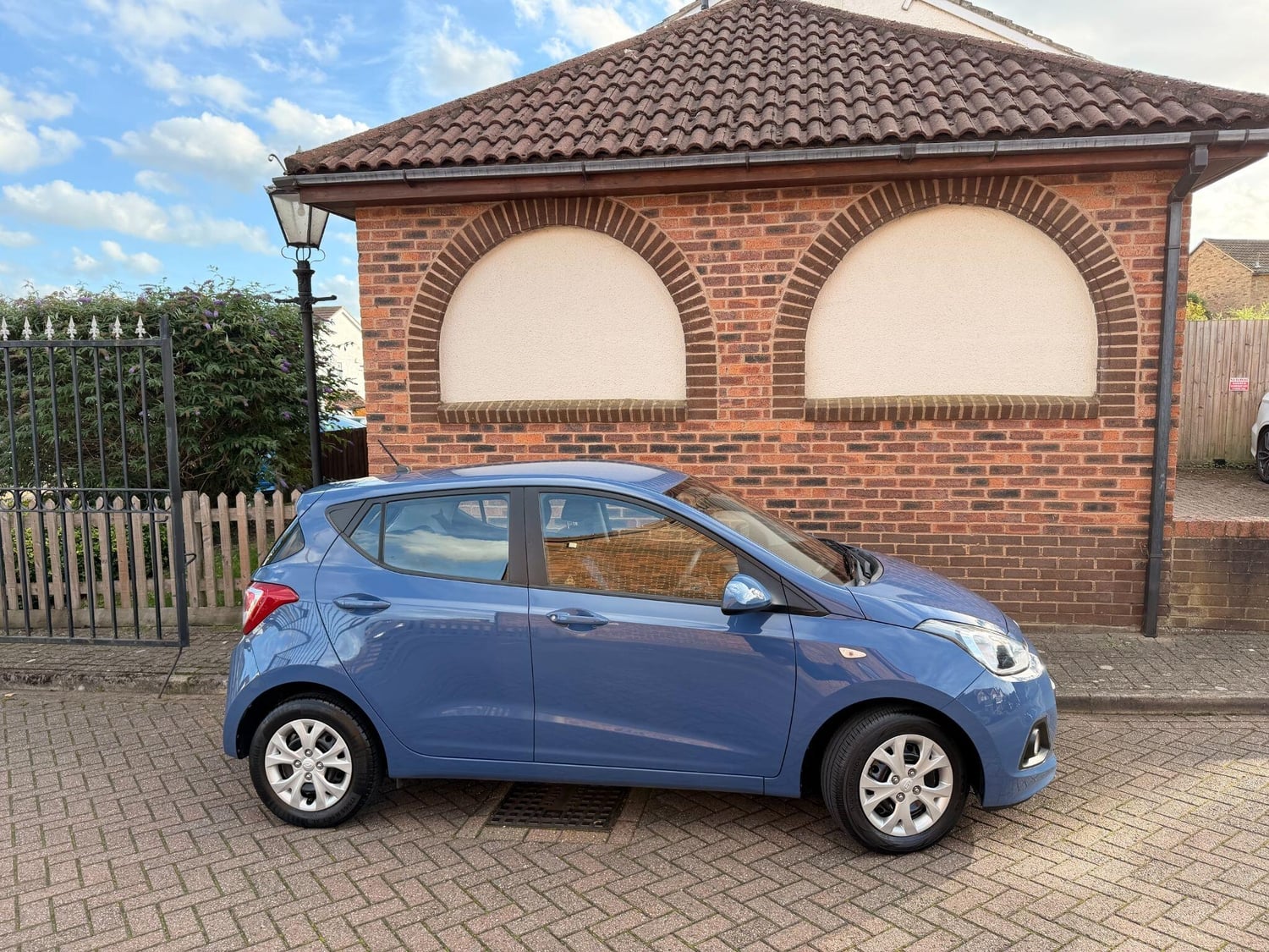 Hyundai i10 2016 - Cars in Sutton