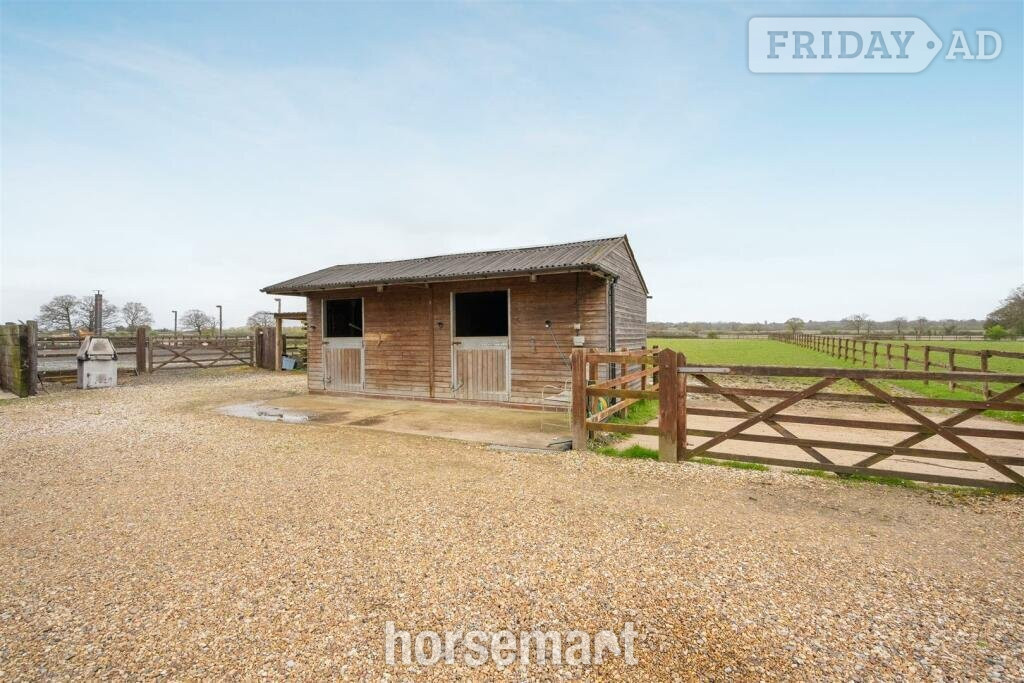 Country Property Property for sale in Binfield -  in Binfield